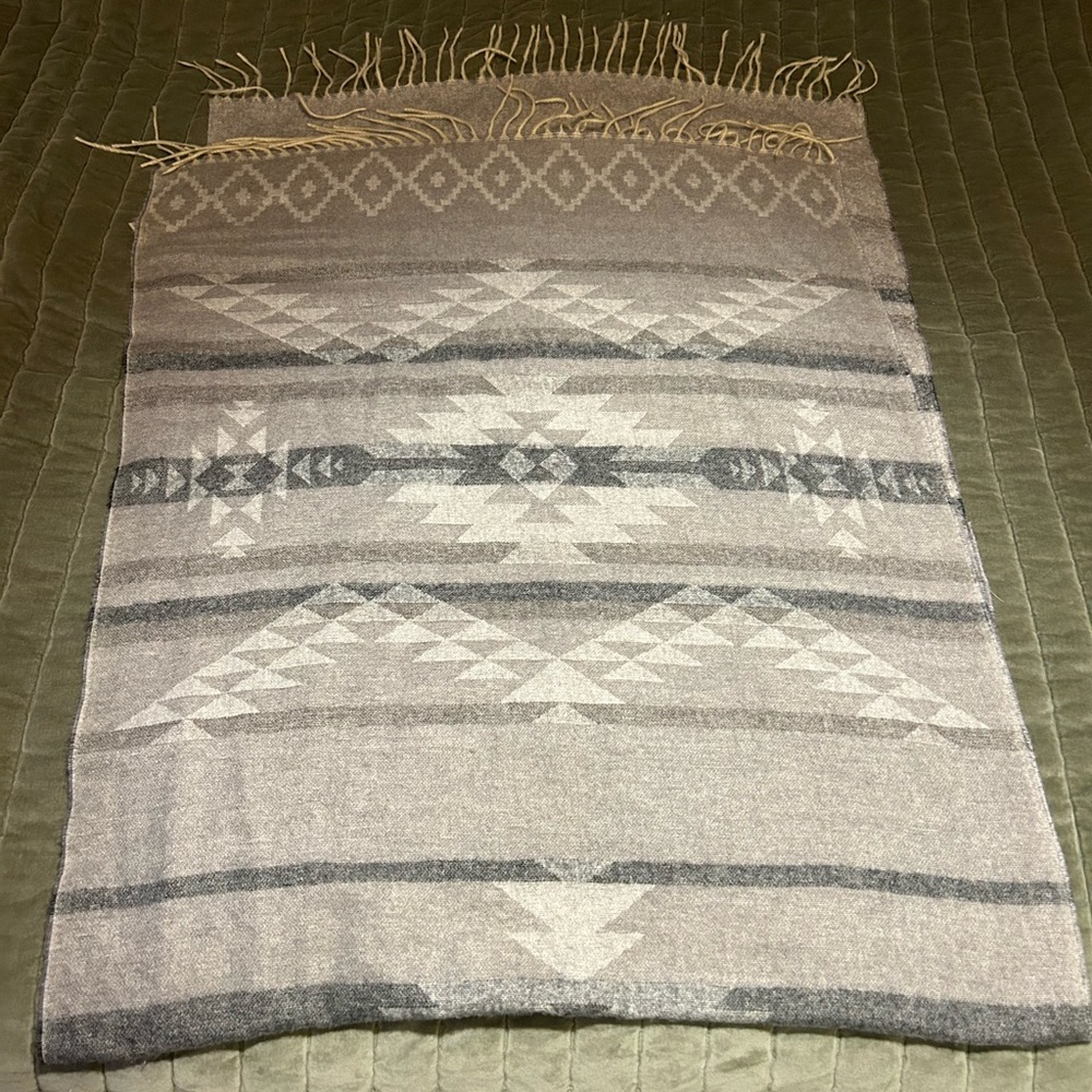Geometric Patterned Gray Scarf - image 1